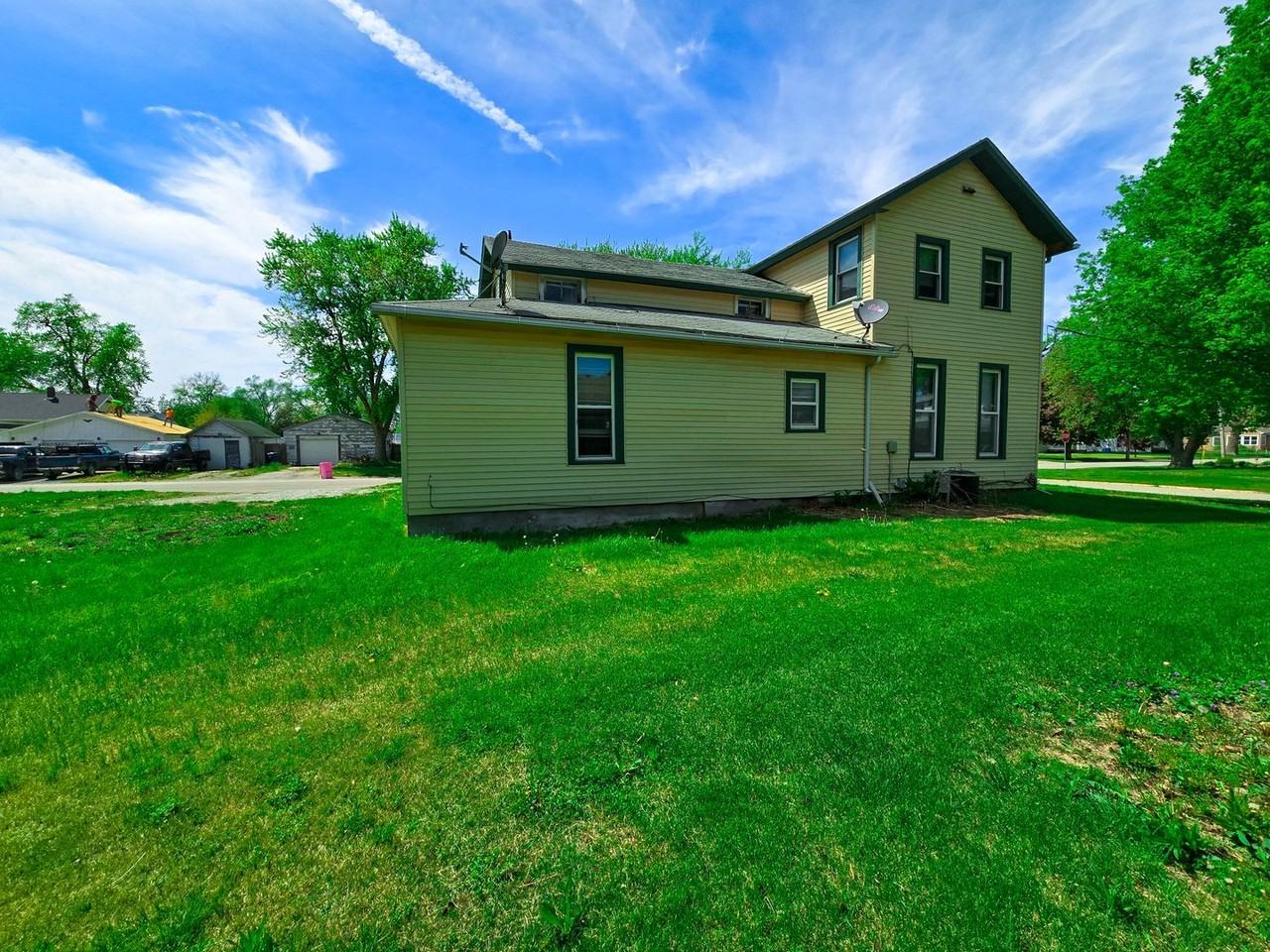 310 W Main St - Photo 3 of 39