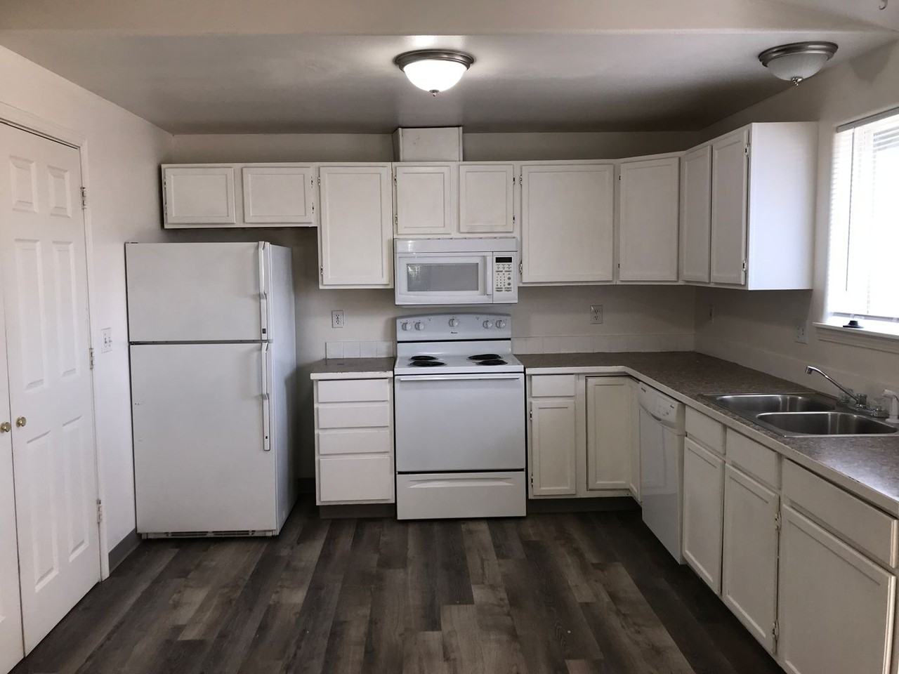 901 E Ball Ct - Photo 5 of 17