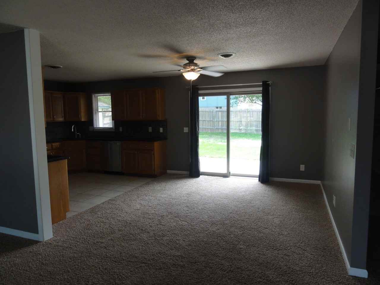 709 Wheatland Dr - Photo 4 of 17