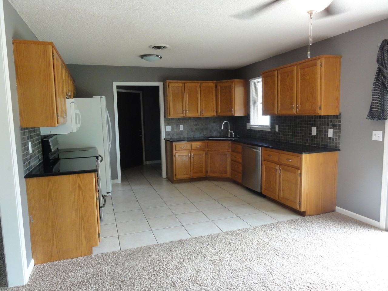 709 Wheatland Dr - Photo 5 of 17