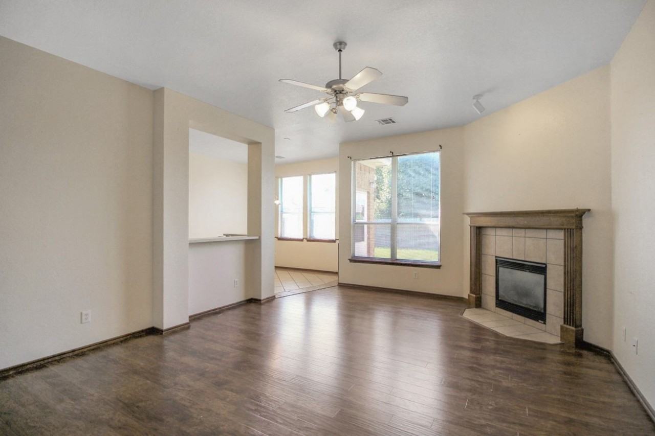 2412 Nw 162nd St - Photo 2 of 14