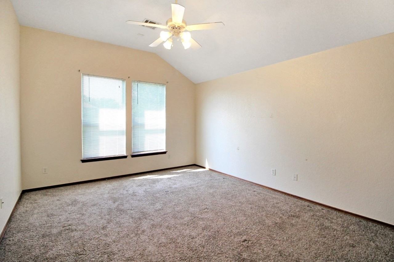 2412 Nw 162nd St - Photo 6 of 14