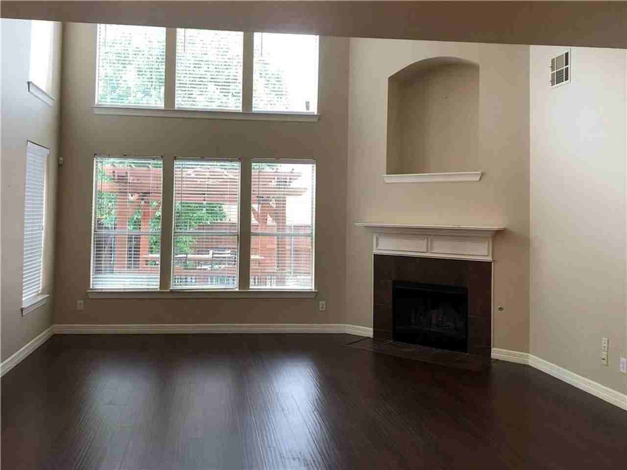 4621 Brighton Dr - Photo 2 of 7