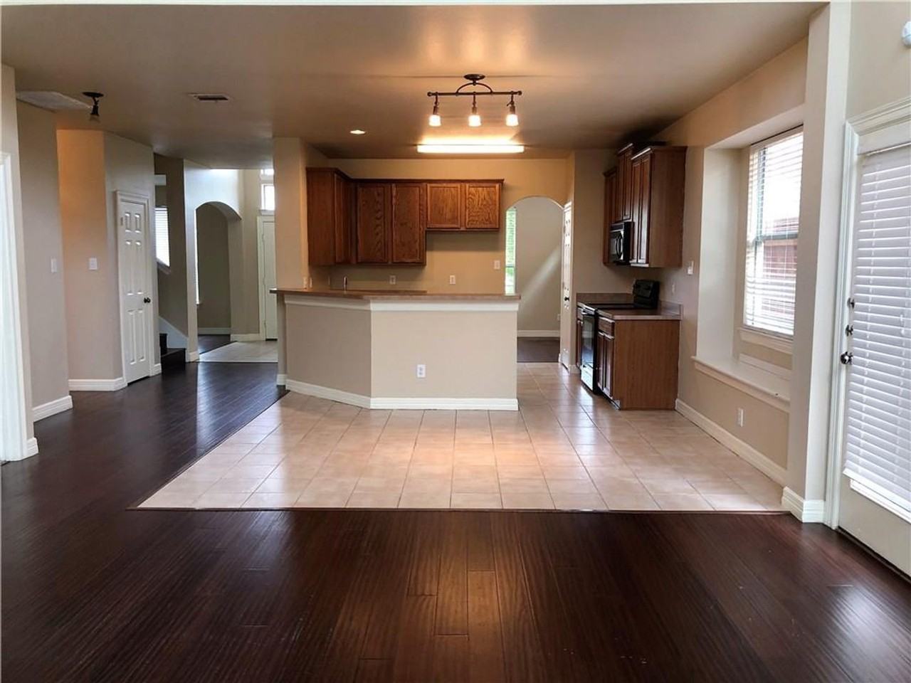 4621 Brighton Dr - Photo 3 of 7