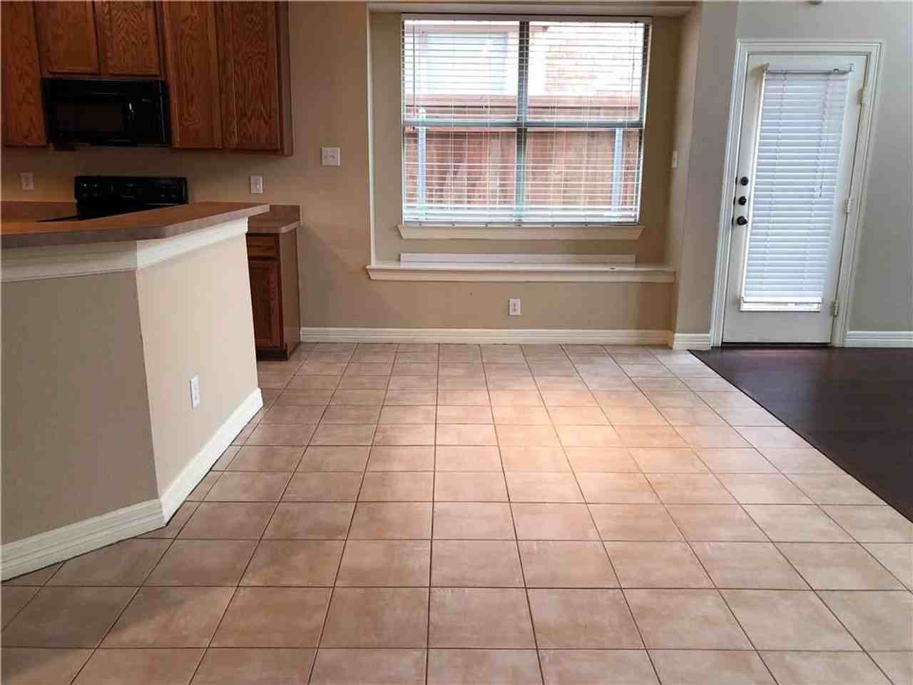 4621 Brighton Dr - Photo 5 of 7