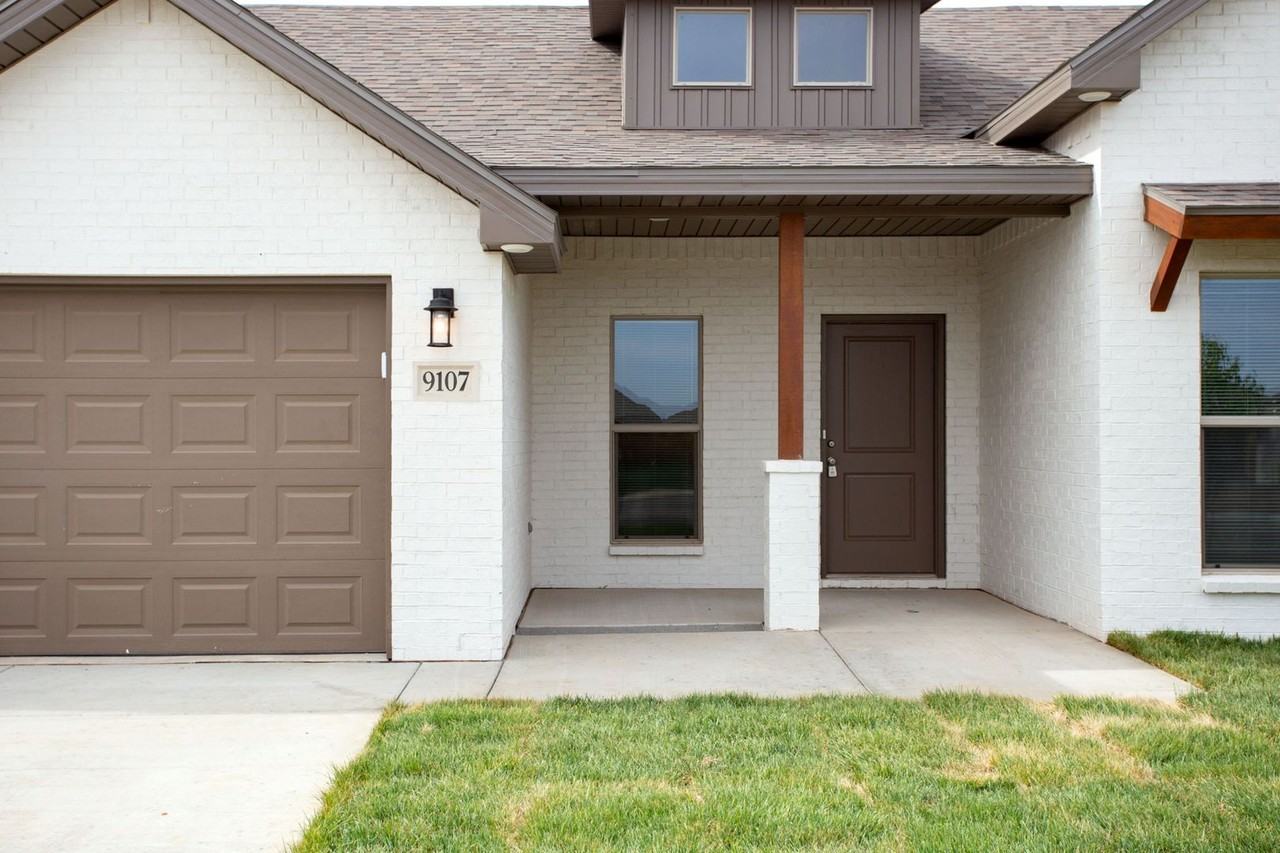 9107 Lexford Dr - Photo 2 of 22