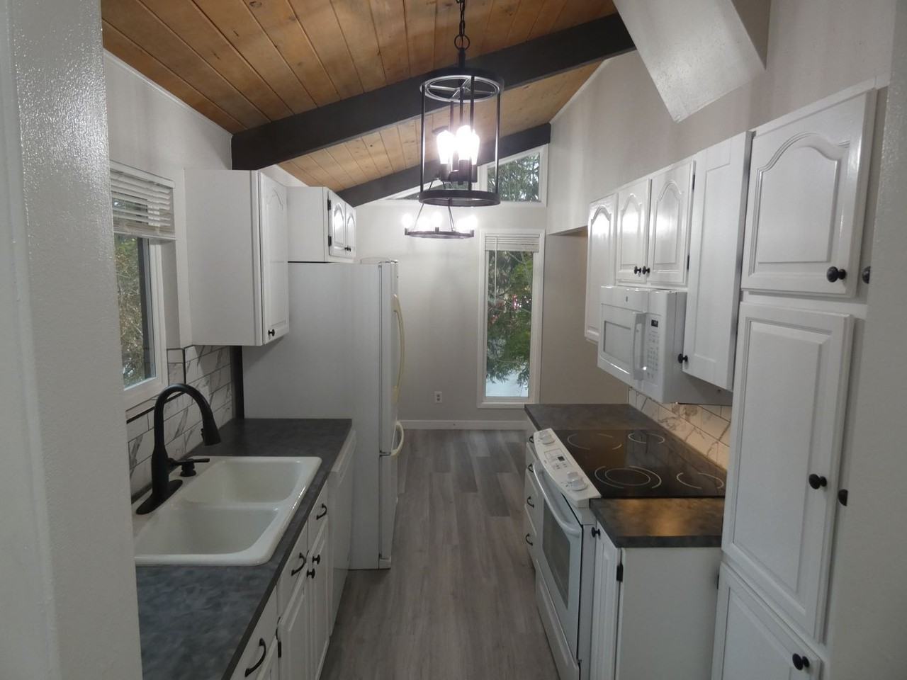 1961 Woodcock Rd - Photo 2 of 17