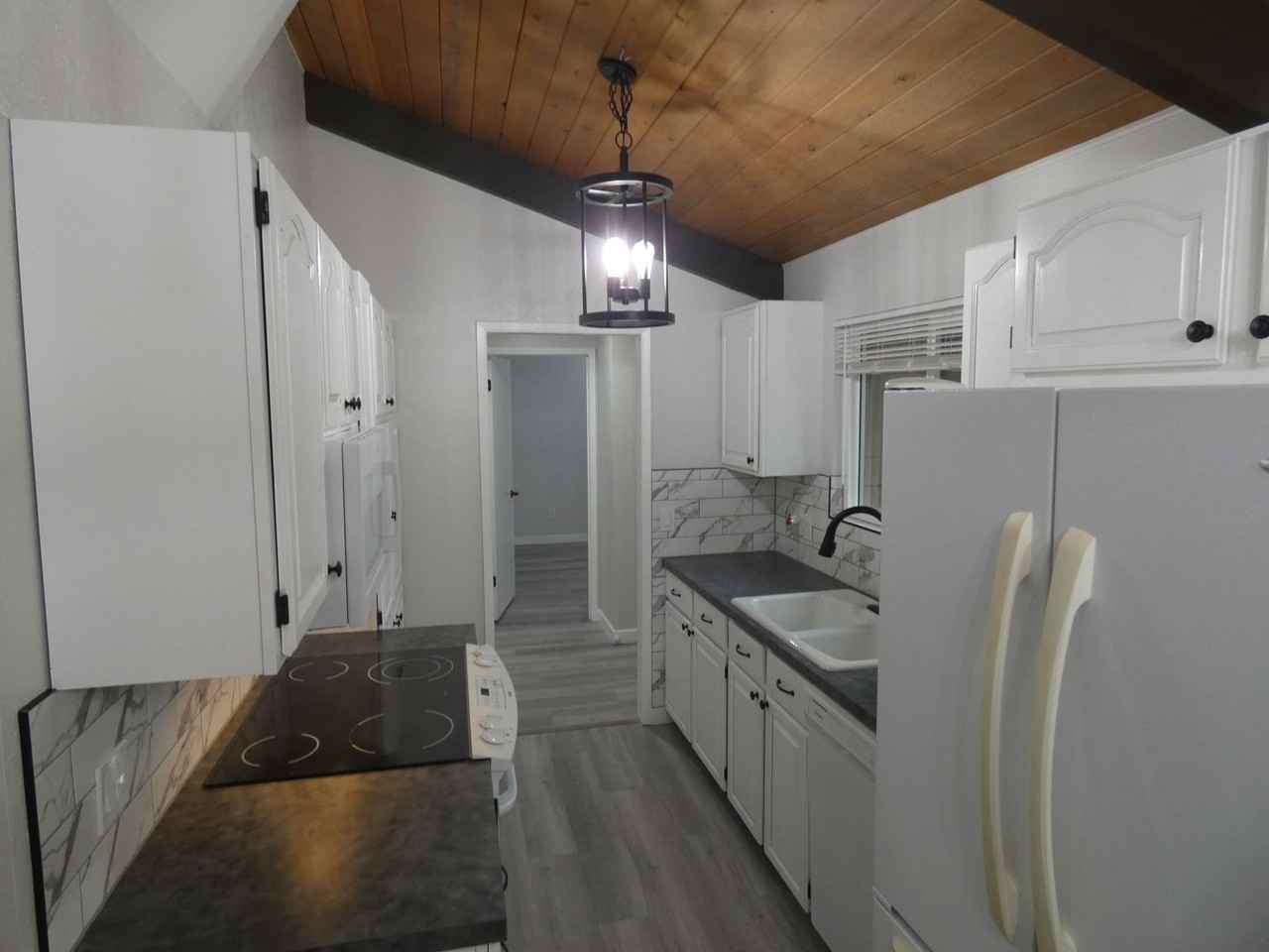 1961 Woodcock Rd - Photo 3 of 17