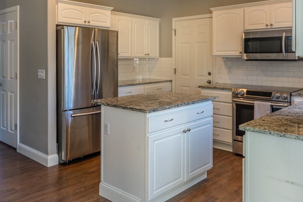 8730 Sw Bellflower St - Photo 4 of 27
