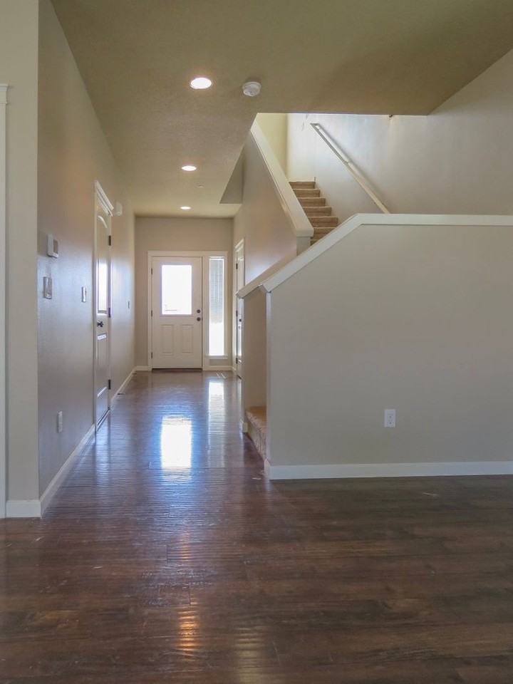 709 E Garfield St - Photo 3 of 25