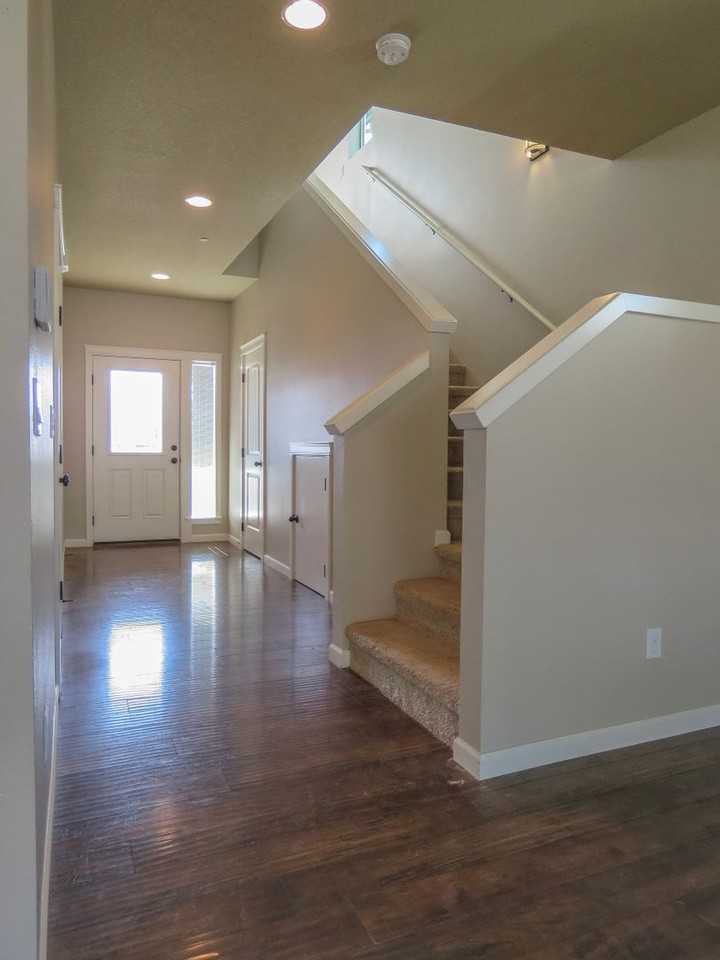 709 E Garfield St - Photo 4 of 25