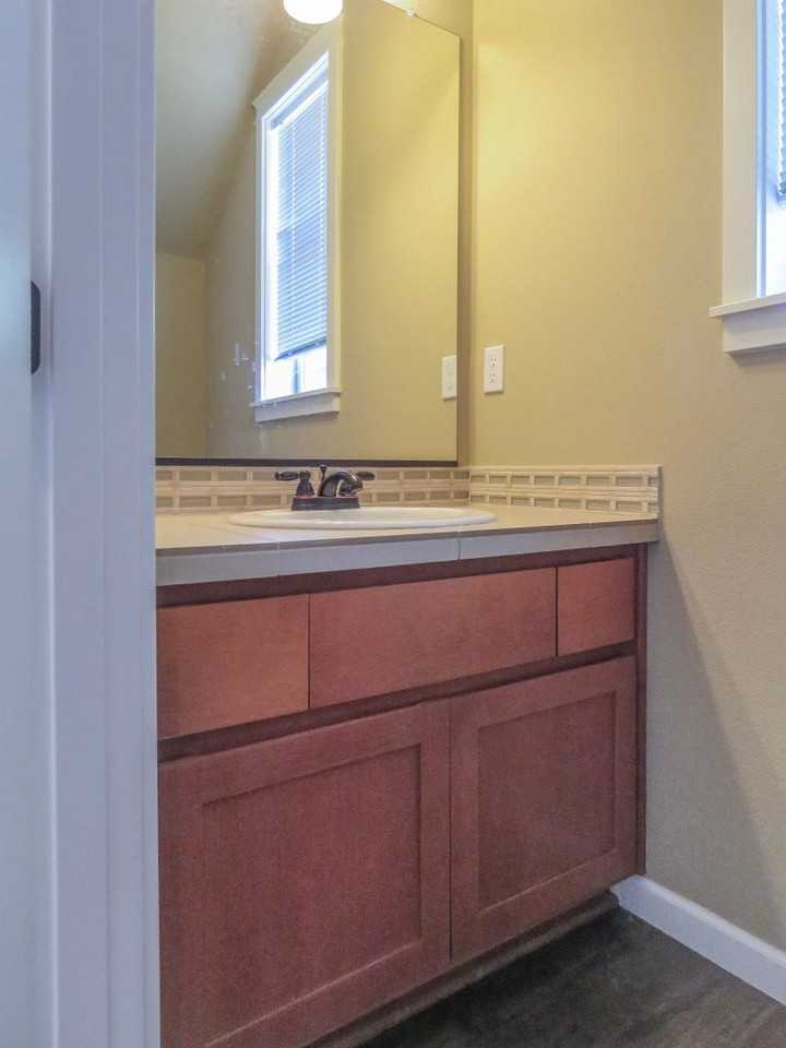 709 E Garfield St - Photo 5 of 25