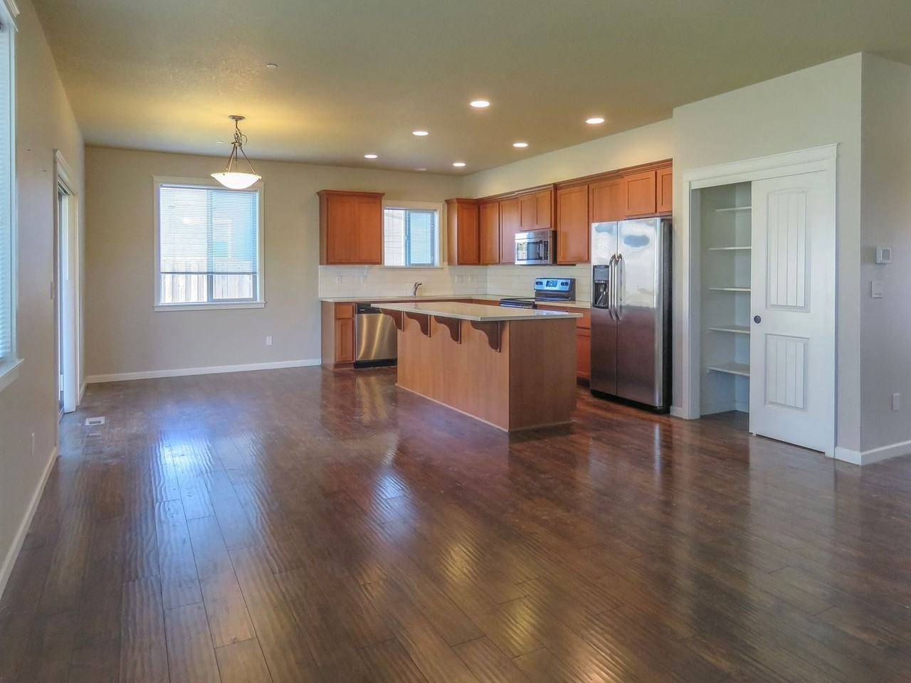 709 E Garfield St - Photo 6 of 25