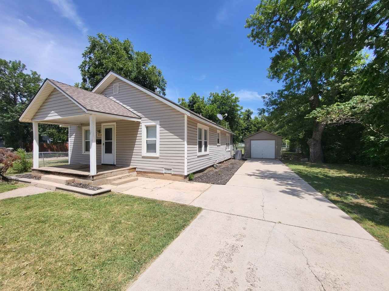 528 North Boulevard Street - Photo 2 of 17