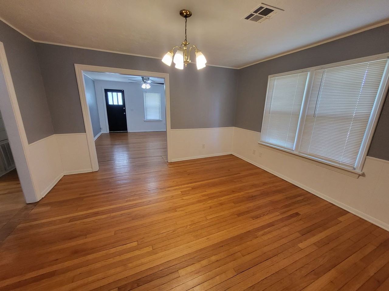 528 North Boulevard Street - Photo 5 of 17