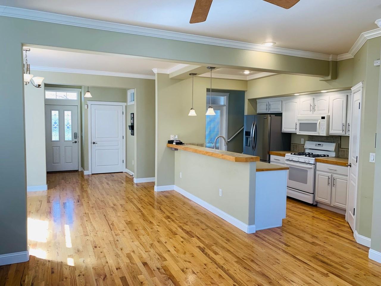 814 E Denise St - Photo 5 of 29