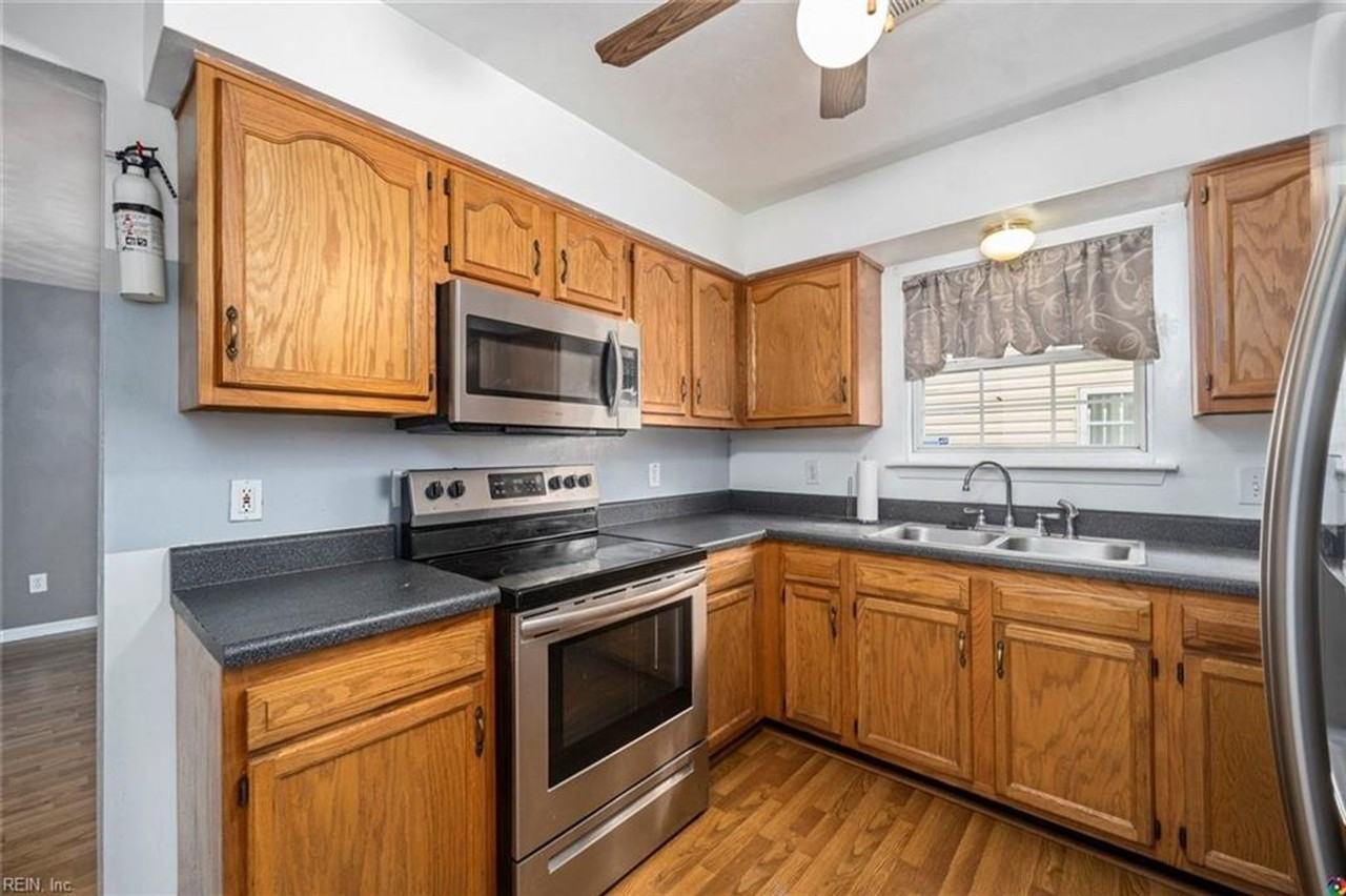 1411 W 37th St - Photo 5 of 23