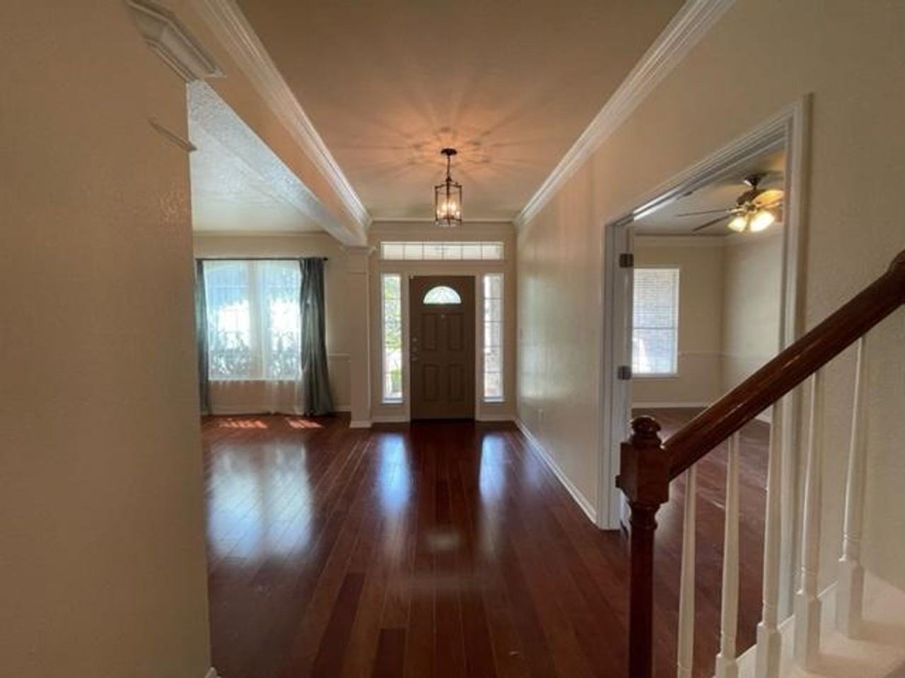 706 S Frontier Ln - Photo 2 of 31