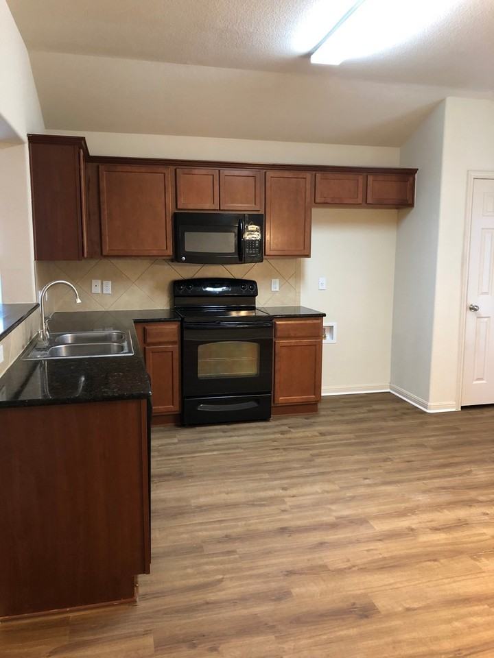 13316 Pine Needle St - Photo 5 of 15