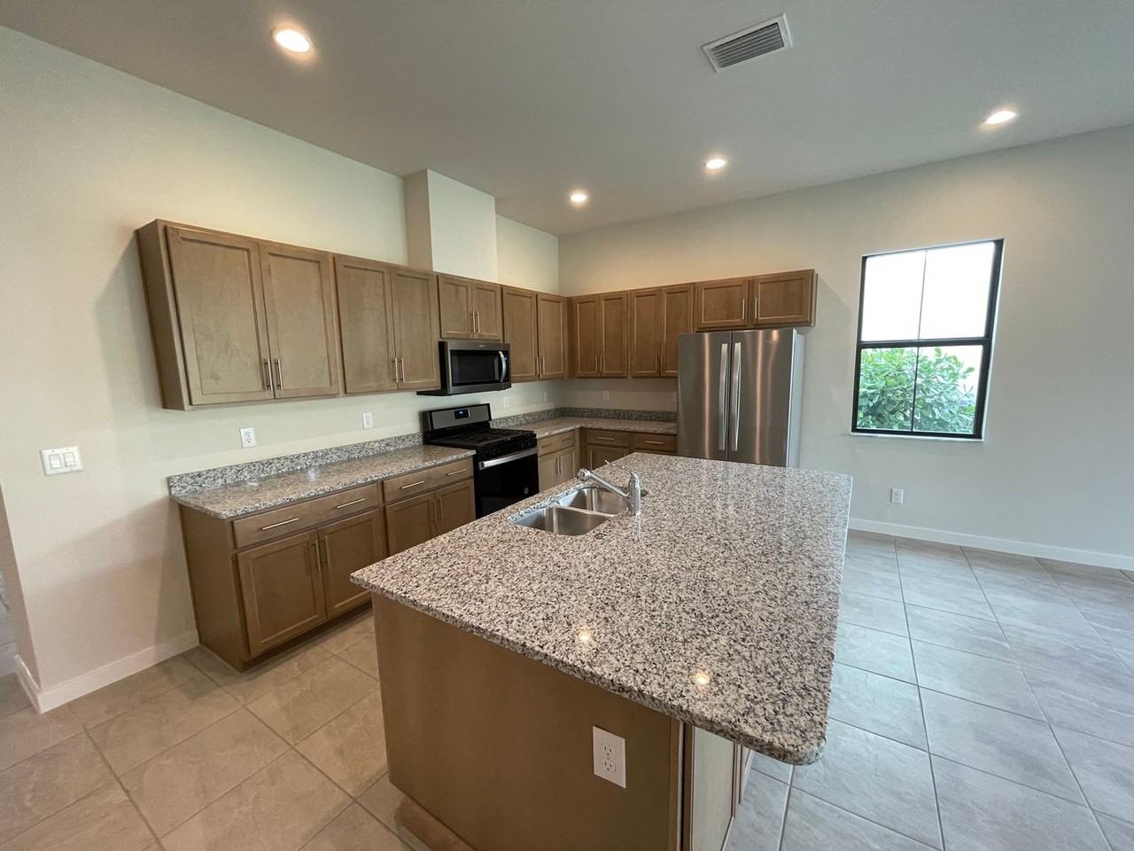 14831 Loggerhead Dr - Photo 3 of 41