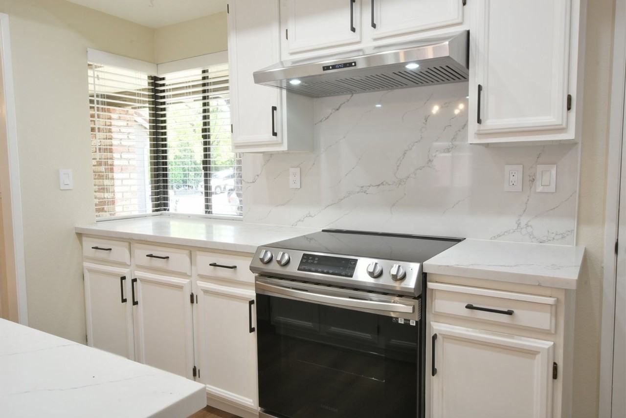 3206 Lamond Ct - Photo 3 of 17