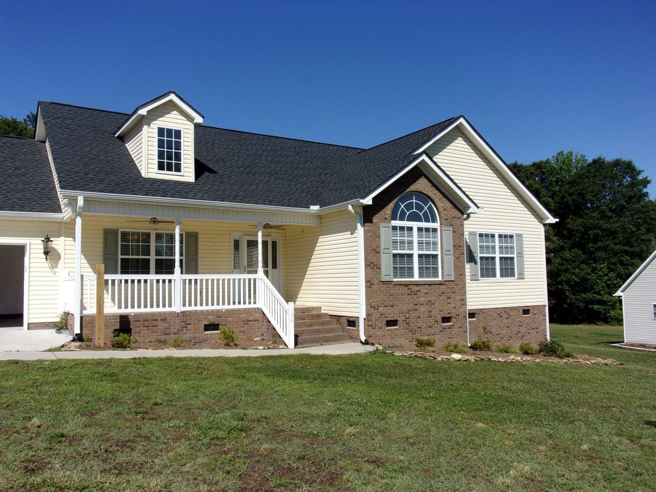 1961 Williford Woods Ln - Photo 2 of 33