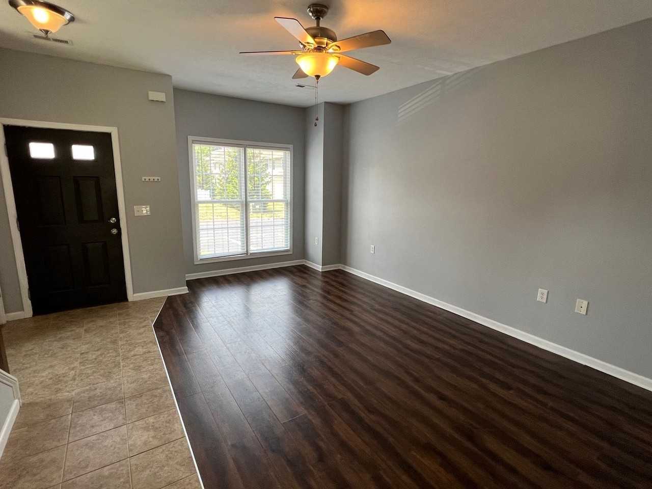 1238 Settlers Ln - Photo 3 of 11
