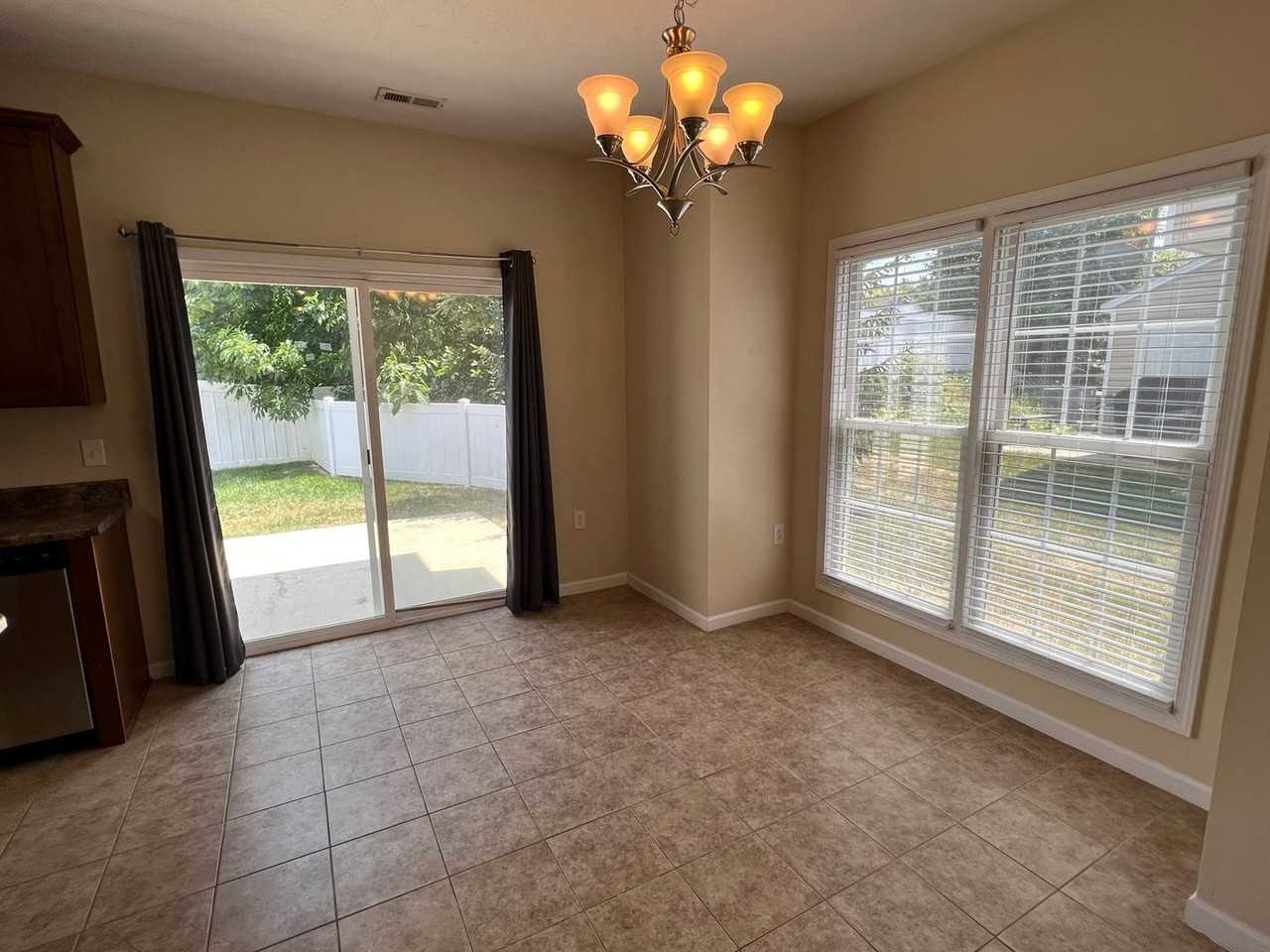 1238 Settlers Ln - Photo 5 of 11
