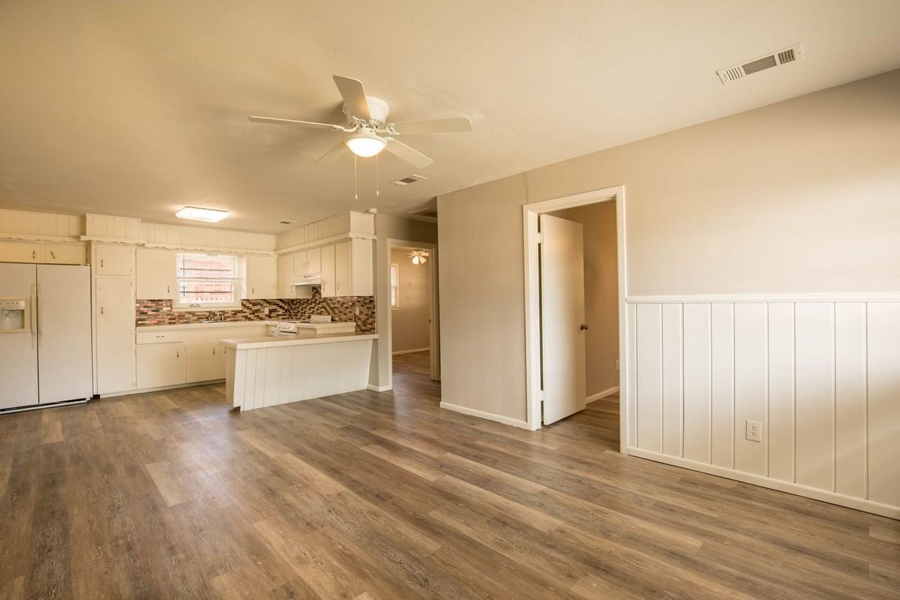 2308 62nd Street #B - Photo 3 of 18