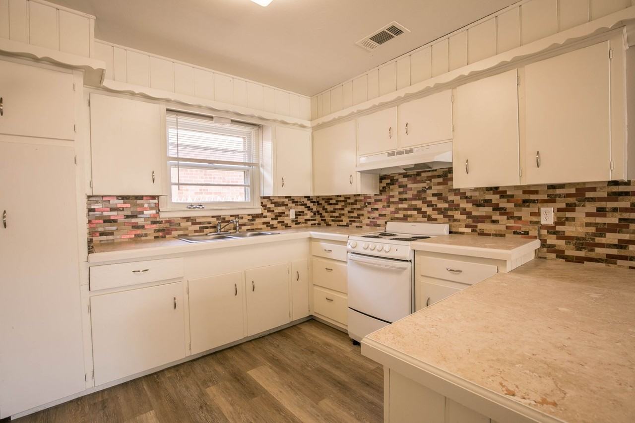 2308 62nd Street #B - Photo 4 of 18