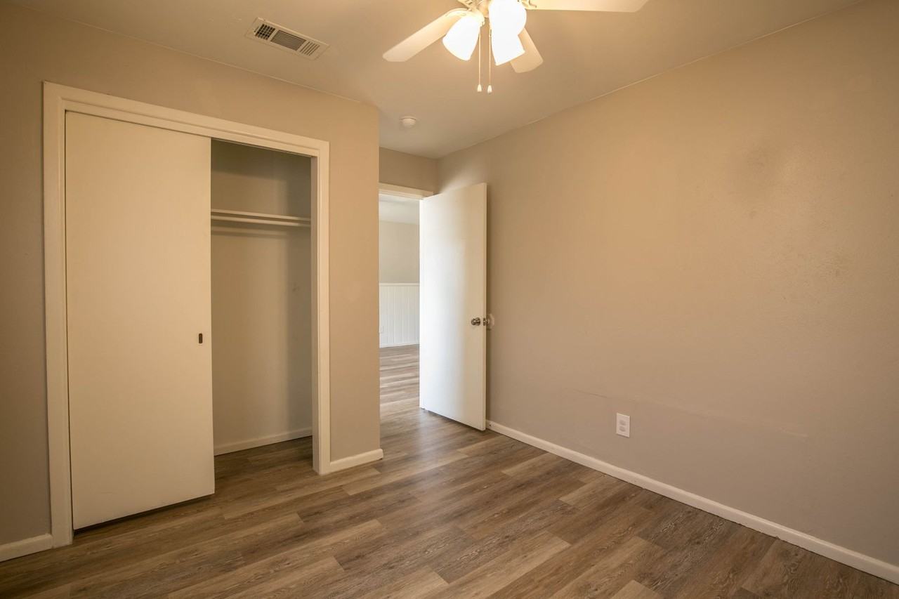 2308 62nd Street #B - Photo 7 of 18