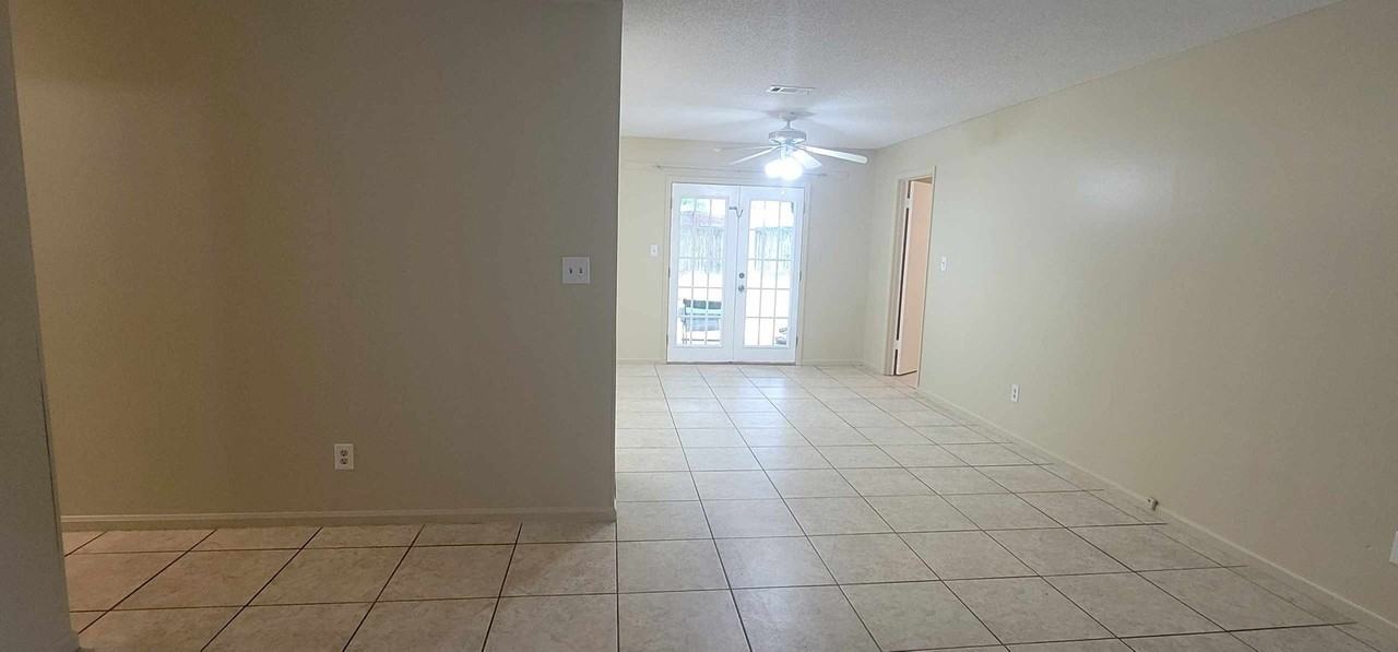 8812 N Pembroke Ct - Photo 3 of 19