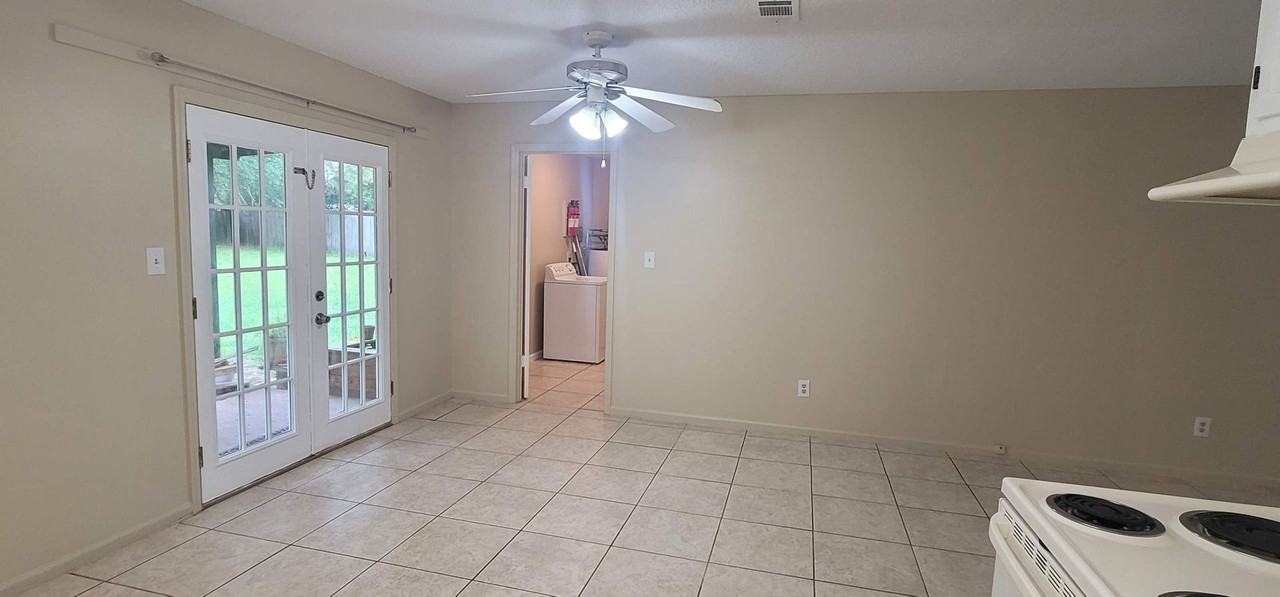 8812 N Pembroke Ct - Photo 6 of 19