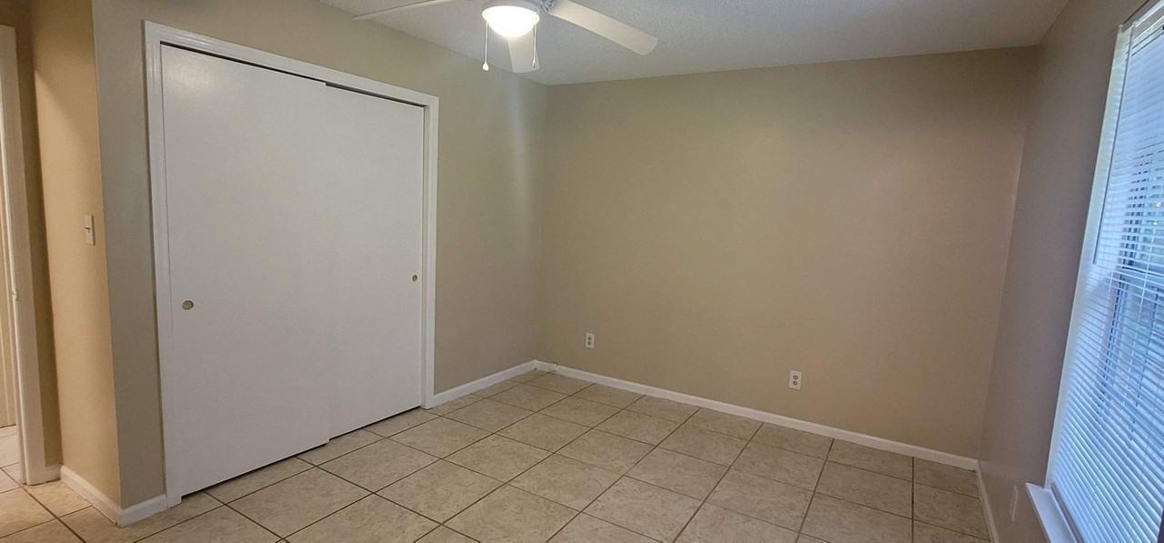 8812 N Pembroke Ct - Photo 7 of 19