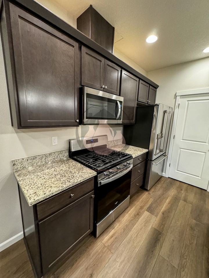 1668 Se Barberry Ave - Photo 6 of 20