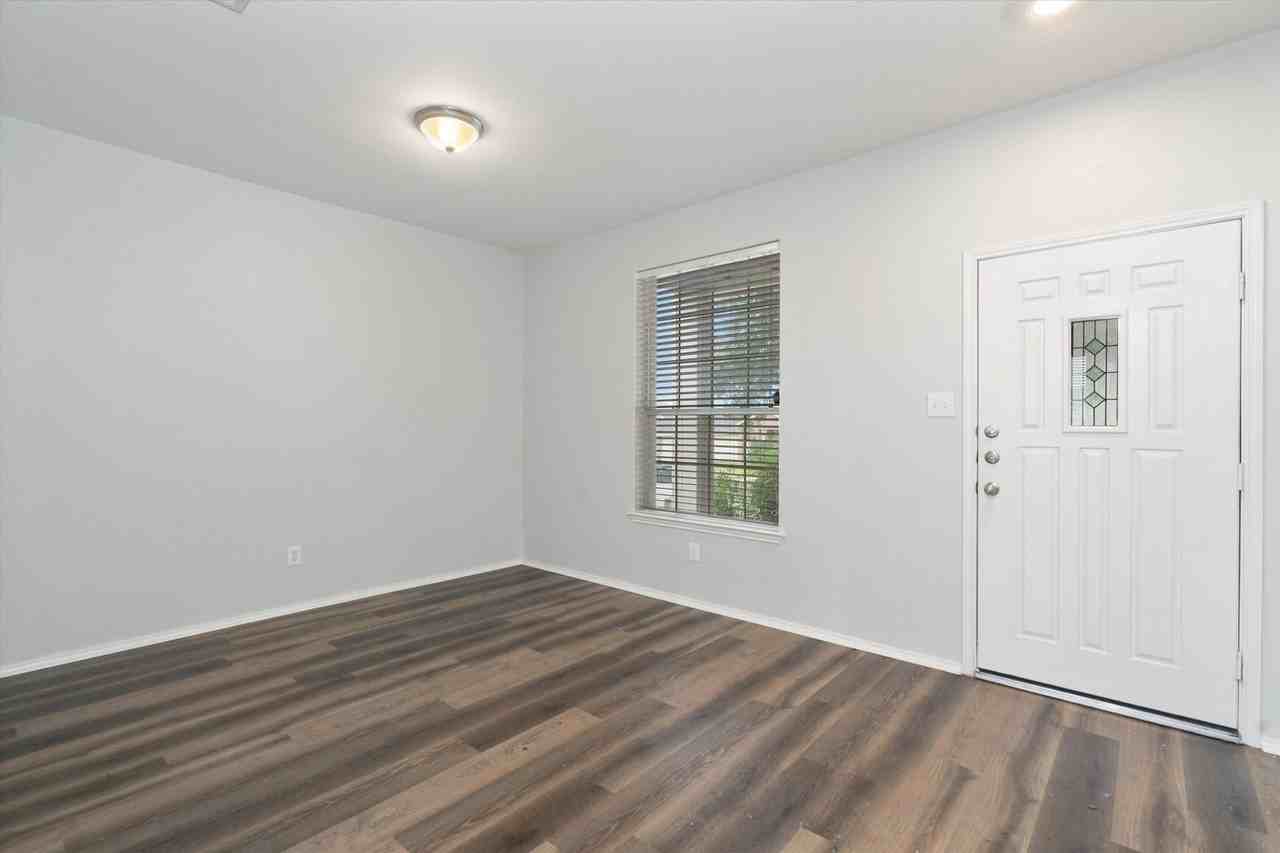 2277 Green Meadows Ln - Photo 3 of 30