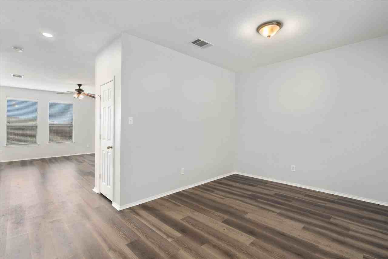 2277 Green Meadows Ln - Photo 4 of 30