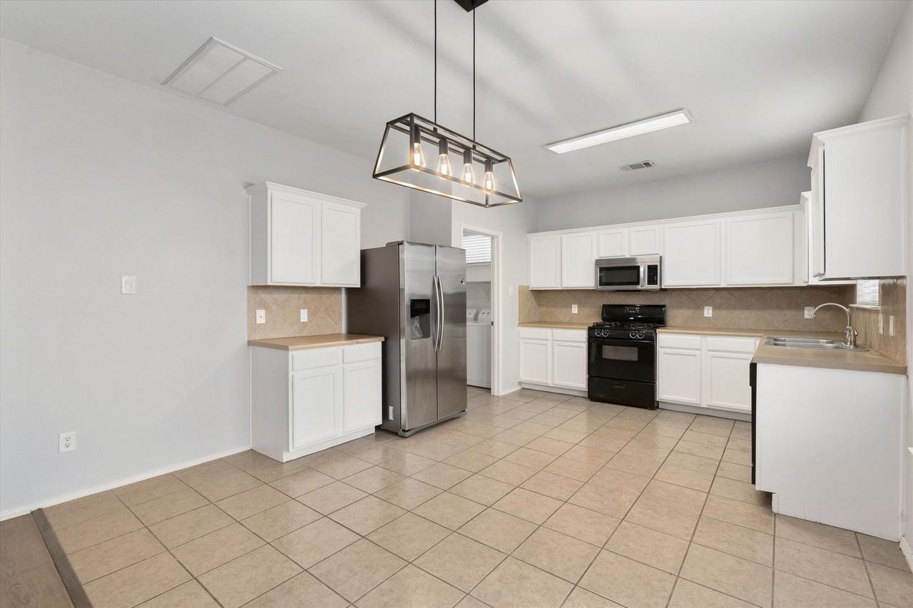 2277 Green Meadows Ln - Photo 7 of 30