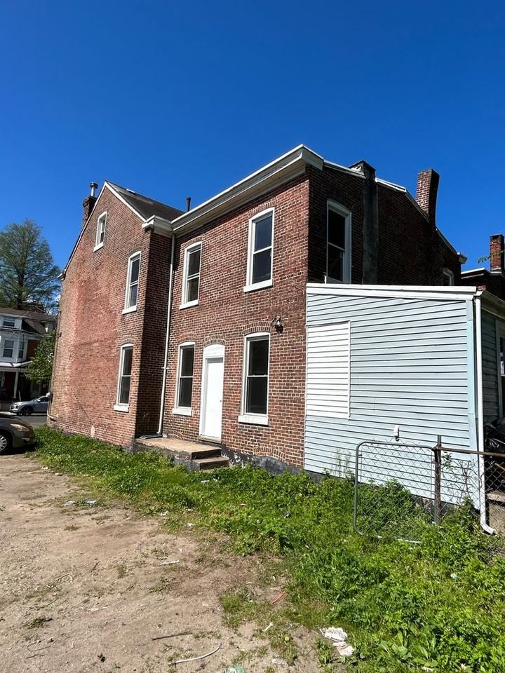 448 W Hanover St - Photo 3 of 18