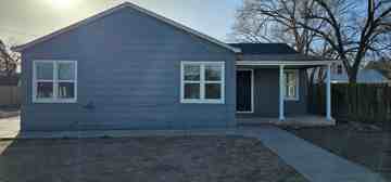 featured image of 1404 S Avenue I