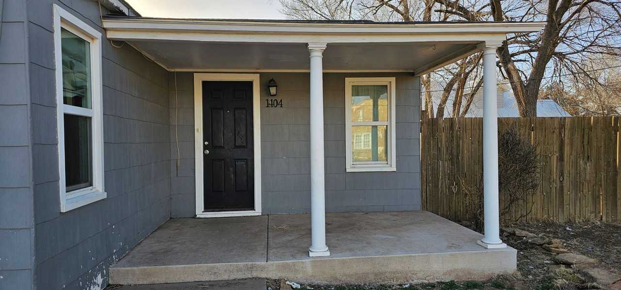 1404 S Avenue I - Photo 2 of 13