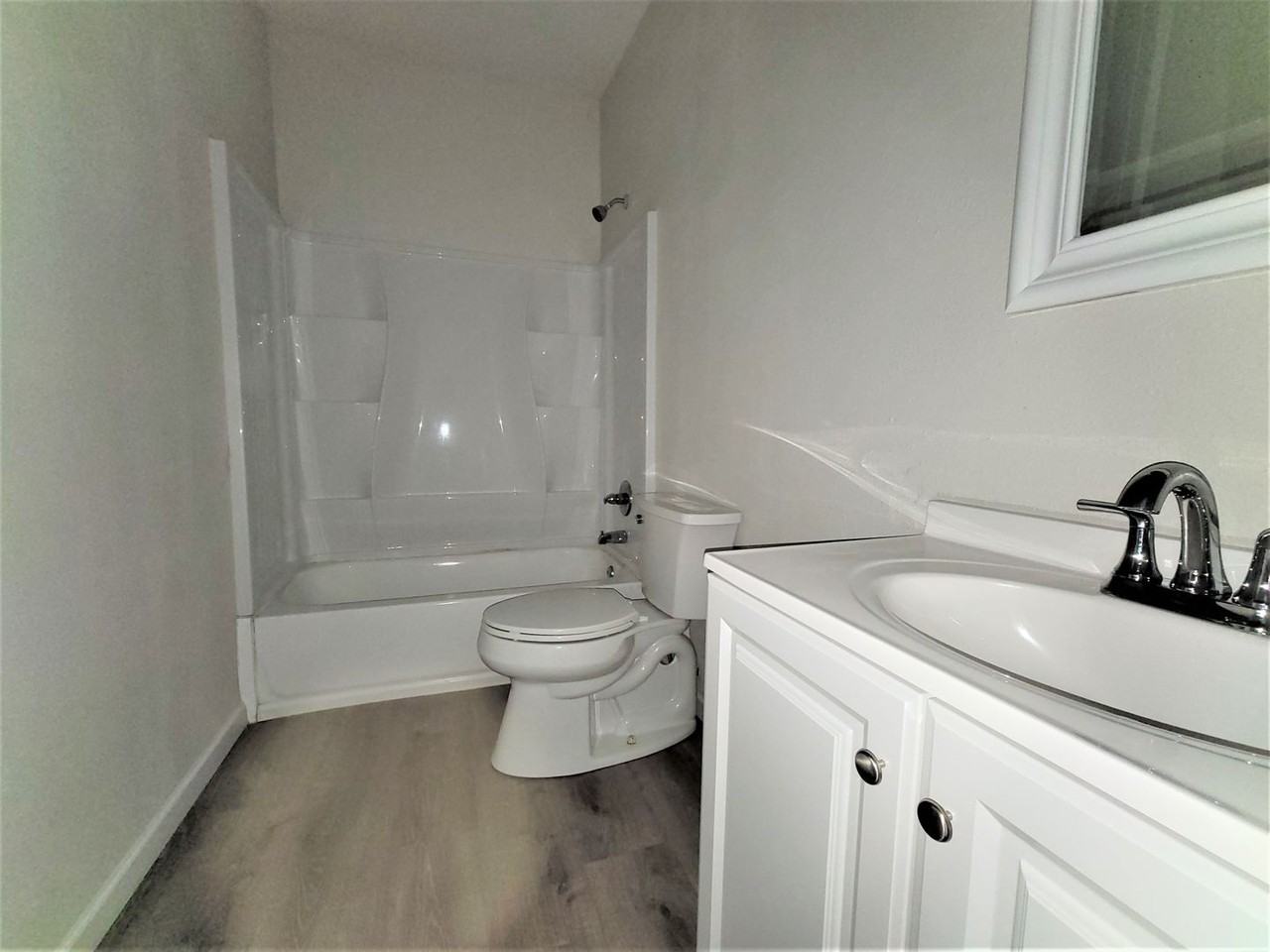 611 5th St - Photo 3 of 7