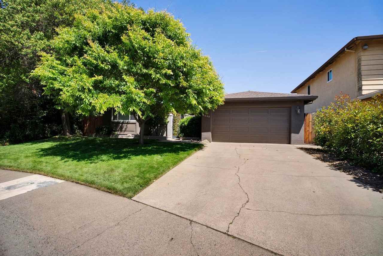 2545 Rio De Oro Way - Photo 2 of 29