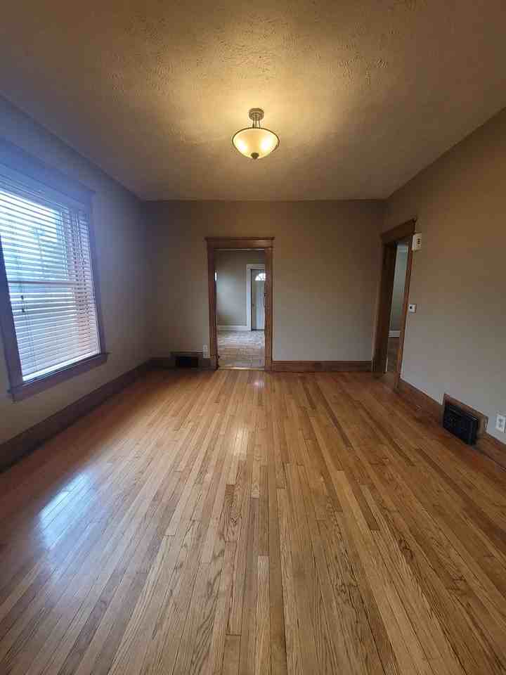 568 S 26th Ave - Photo 4 of 9