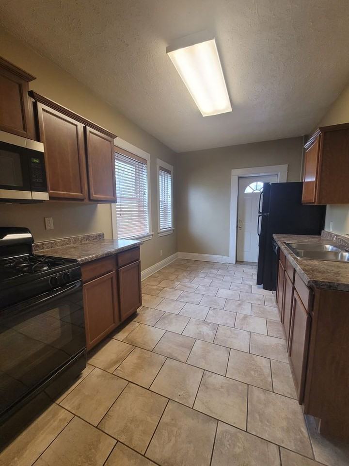 568 S 26th Ave - Photo 5 of 9
