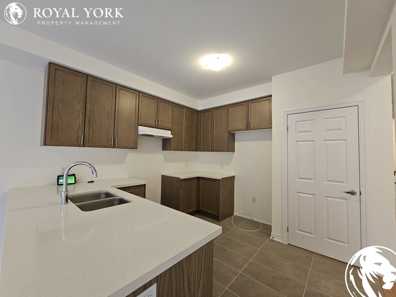 1-38 Northrop Avenue, Clarington, Ontario L1B 1G9 - Photo 3 of 31