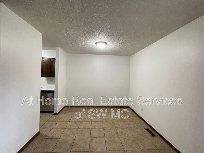 3356 E Whiteside St - Photo 3 of 13