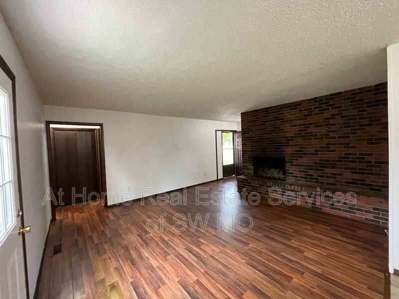 3356 E Whiteside St - Photo 4 of 13