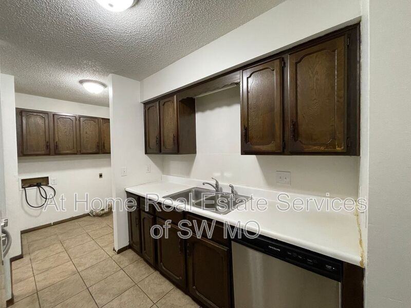 3356 E Whiteside St - Photo 6 of 13