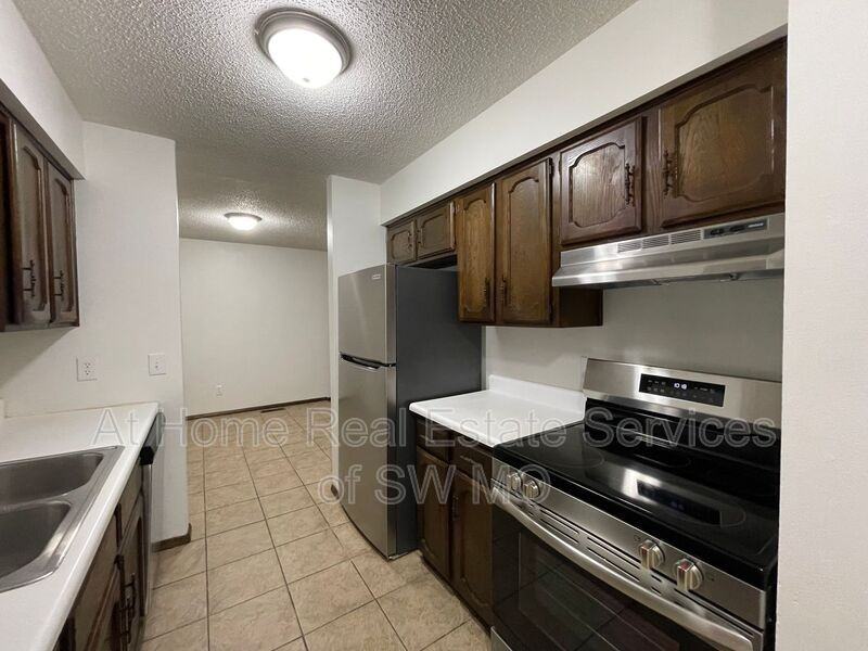 3356 E Whiteside St - Photo 7 of 13